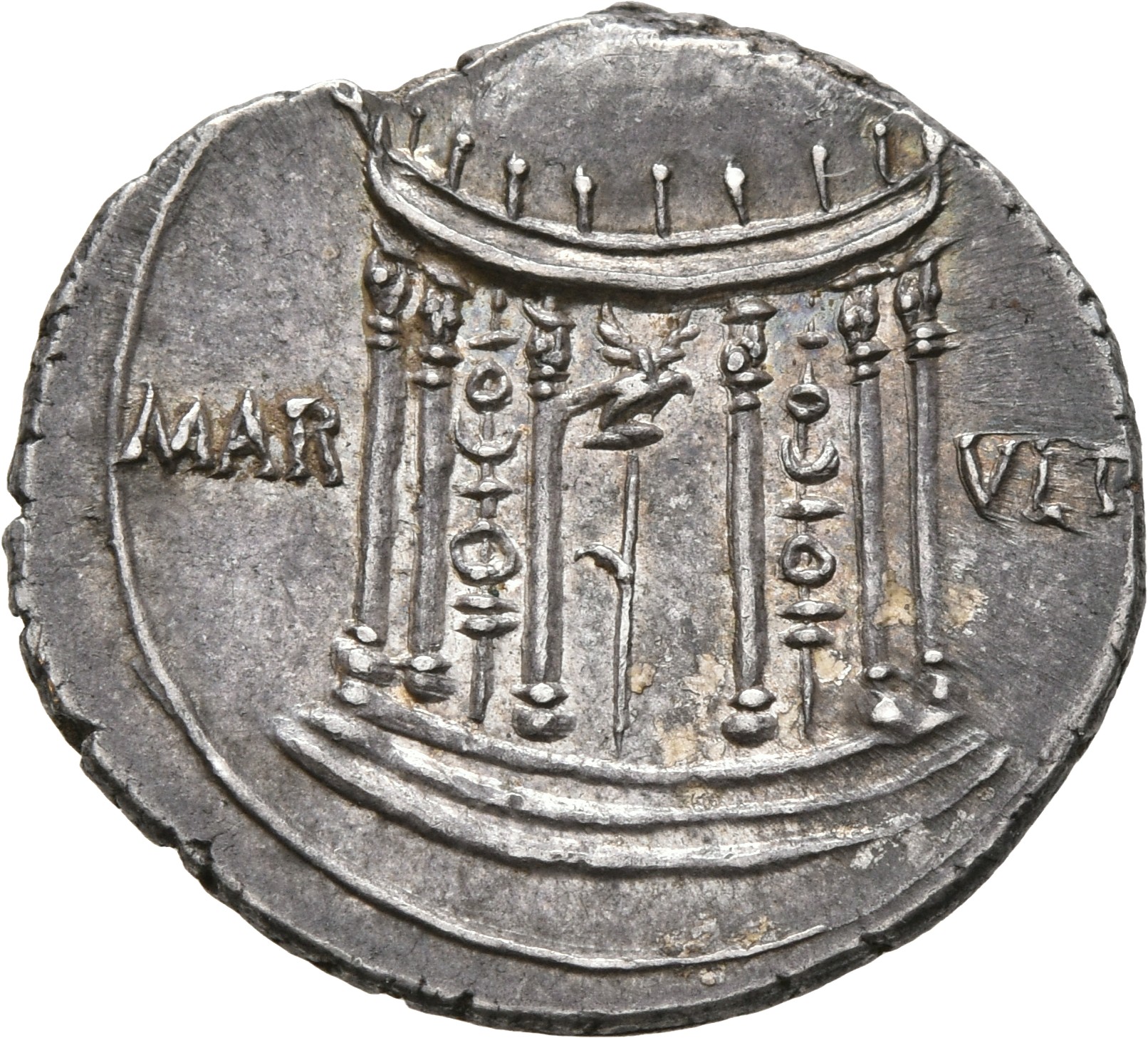 RIC I (second edition) Augustus 105B Augustus reverse, Hexastyle domed temple, aquila between two standards inside