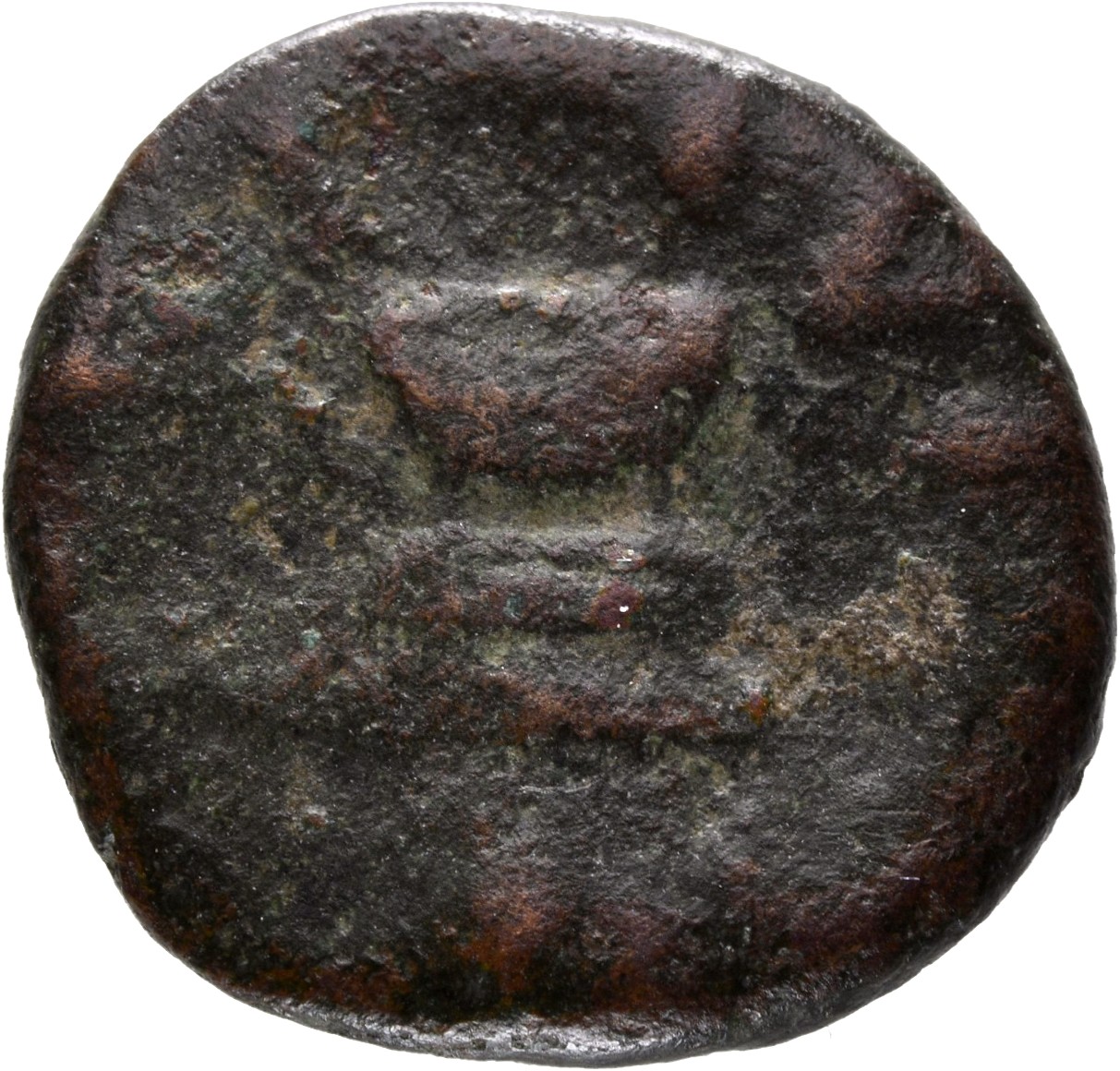 Augustus reverse — Altar with bowl-shaped top, hung with garland