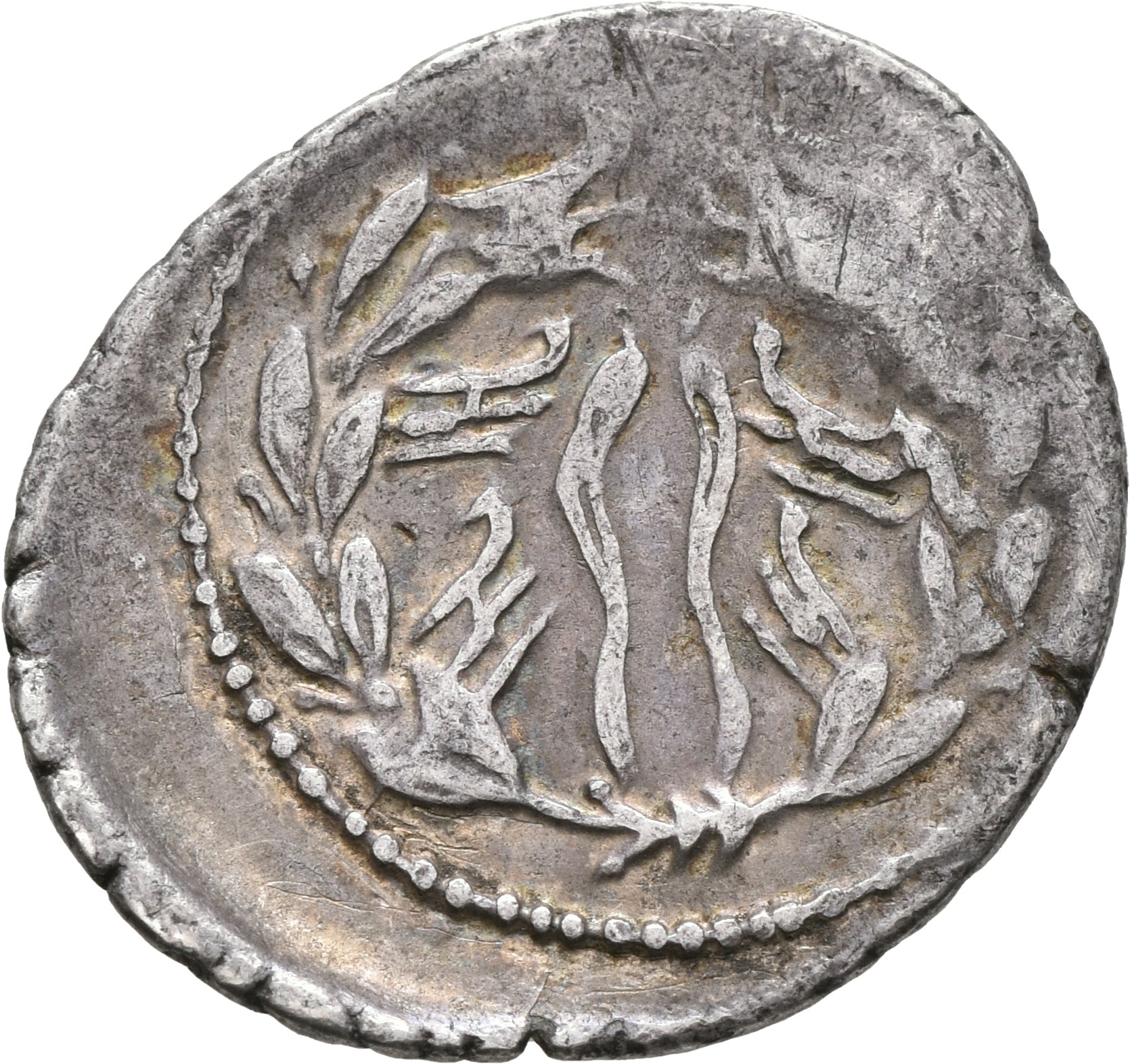 RIC I (second edition) Augustus 473 Augustus reverse — Laurel wreath intertwined with prows (corona rostrata), ties at center