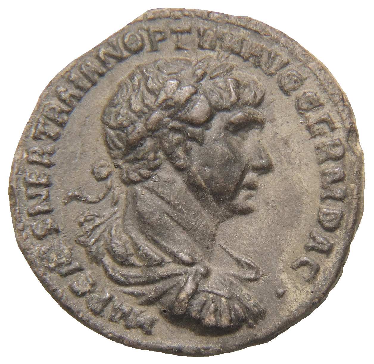 RIC II Hadrian 1 Hadrian obverse, Drapierte Panzerbüste des Traianus mit Lorbeerkranz in der Rückenansicht nach r.