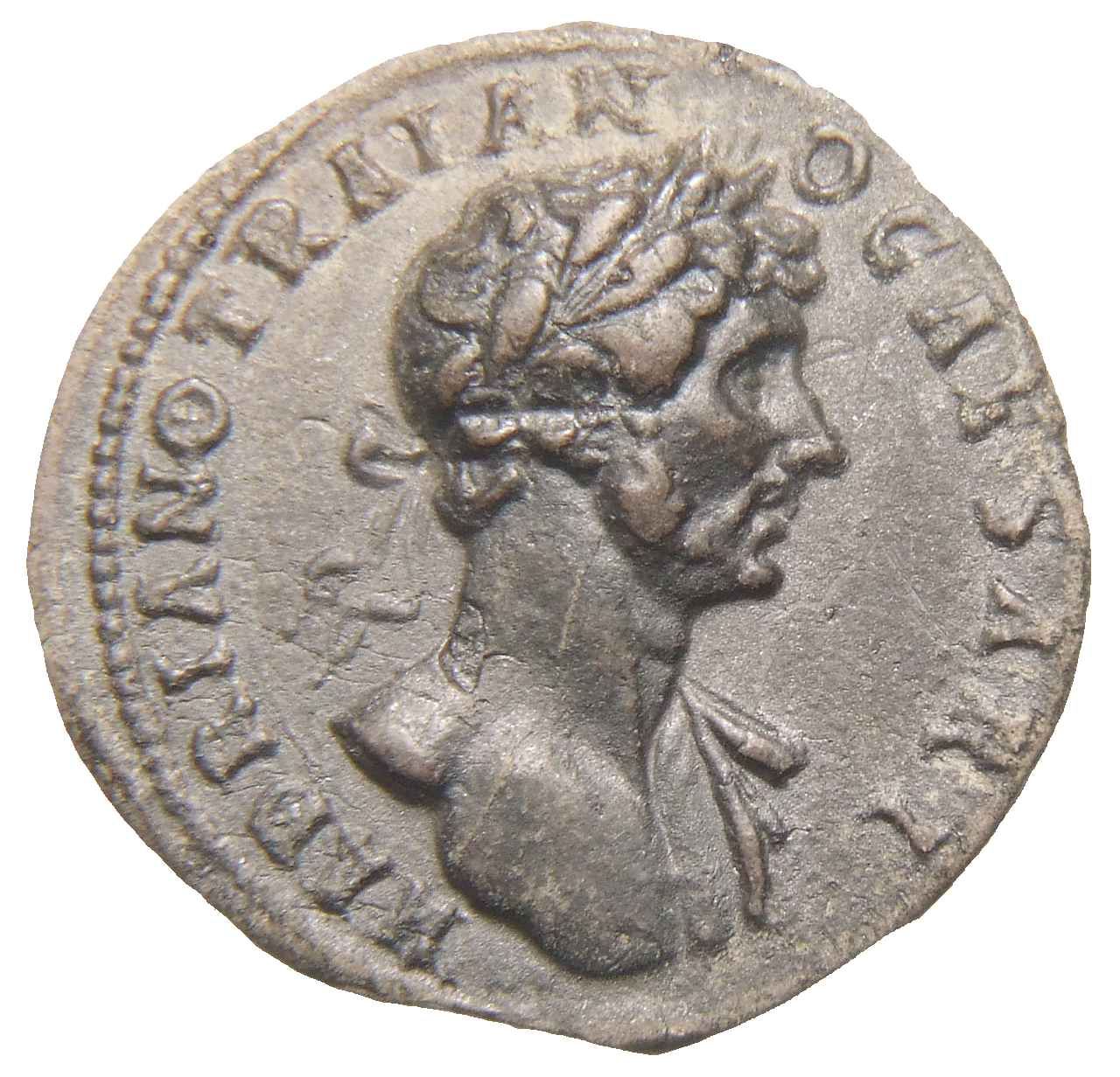 RIC II Hadrian 1 Hadrian reverse, An der l. Schulter drapierte Büste des Hadrianus mit Lorbeerkranz in der Brustansicht na...