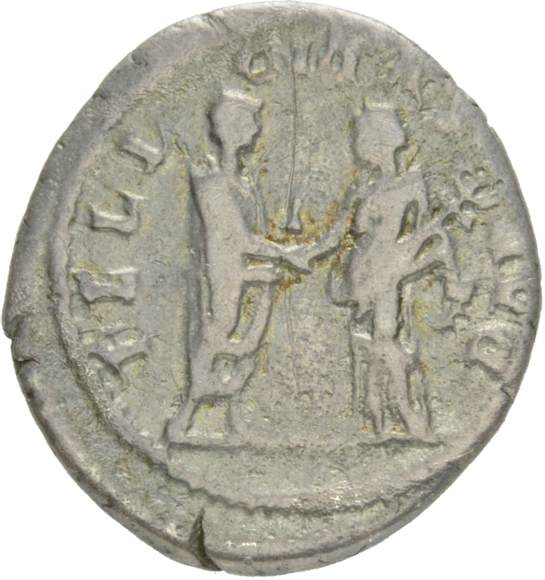 RIC II Hadrian 237d Hadrian reverse, Hadrianus mit Toga steht nach r. Ihm gegenüber steht Felicitas nach l. Beide reichen ...