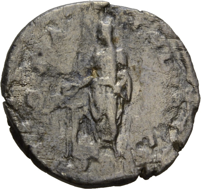 RIC II Hadrian 290c Hadrian reverse, Hadrianus mit Toga und verhülltem Haupt (capite velato) steht in der Vorderansicht, d...