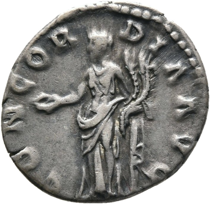 RIC II Hadrian 390 (denarius) Hadrian reverse, Concordia steht in Dreiviertalansicht n. l., hält Schale (patera) in der r....