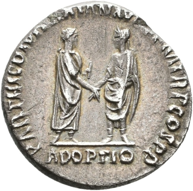 RIC II Hadrian 3E Hadrian reverse, Traianus und Hadrianus stehend und mit Toga bekleidet, einander die r. Hand reichend.