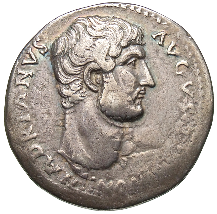 RIC II Hadrian 490 Hadrian obverse, Kopf des Hadrianus nach r. Im l. F. unten Reste der Umschrift des Untertyps [M AN]TONI...