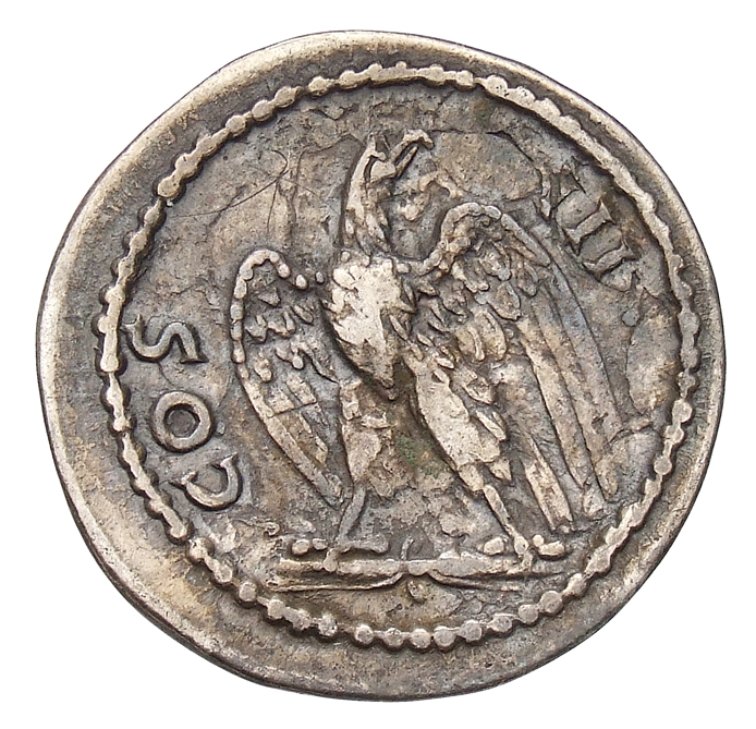 Hadrian reverse — Adler mit offenen Schwingen in der Vorderansicht auf einem Blitzbündel, den Kopf nach r.
