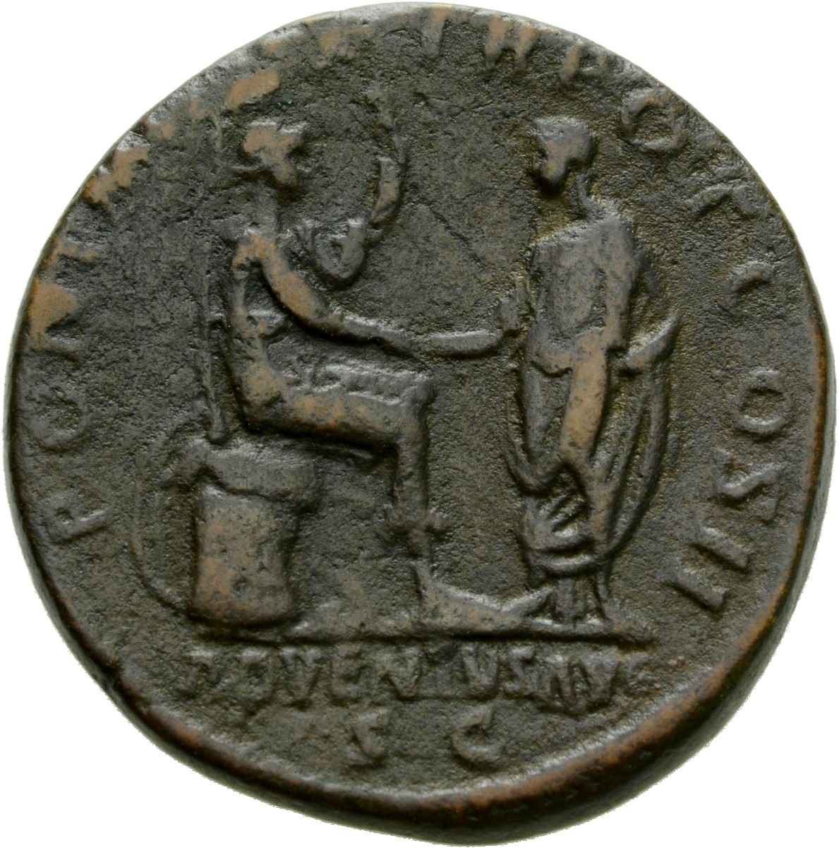 RIC II Hadrian 554 Hadrian reverse, Roma sitzt auf Rüstung nach r., Speer in l. Hand und reicht r. Hand dem r. stehenden H...