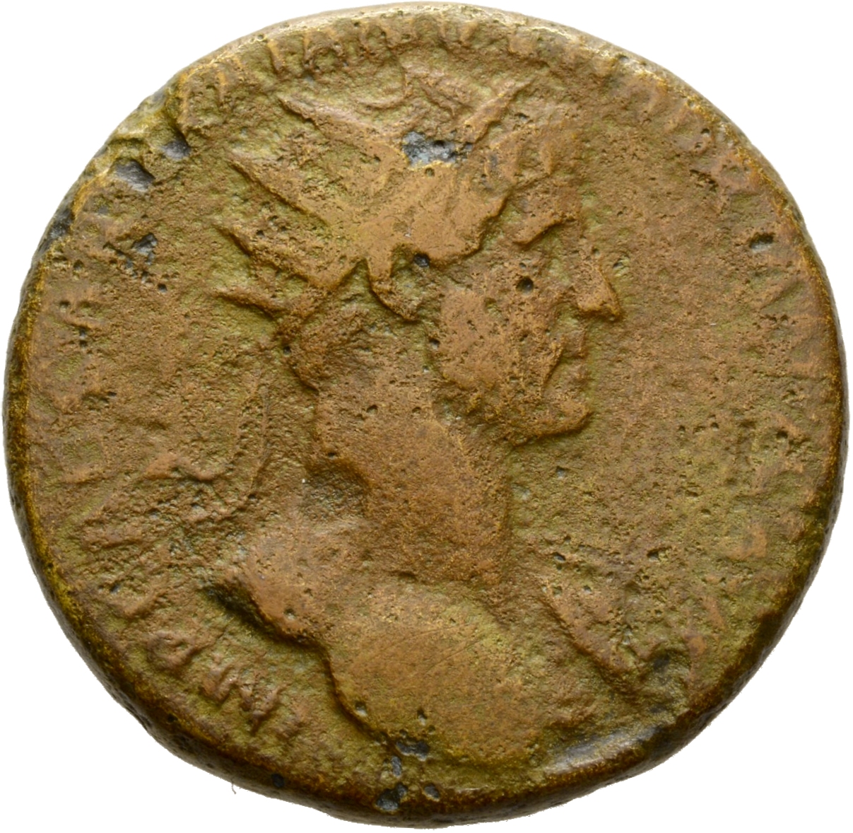 Hadrian obverse — Drapierte Büste des Hadrianus mit Strahlenkrone in der Brustansicht nach r.