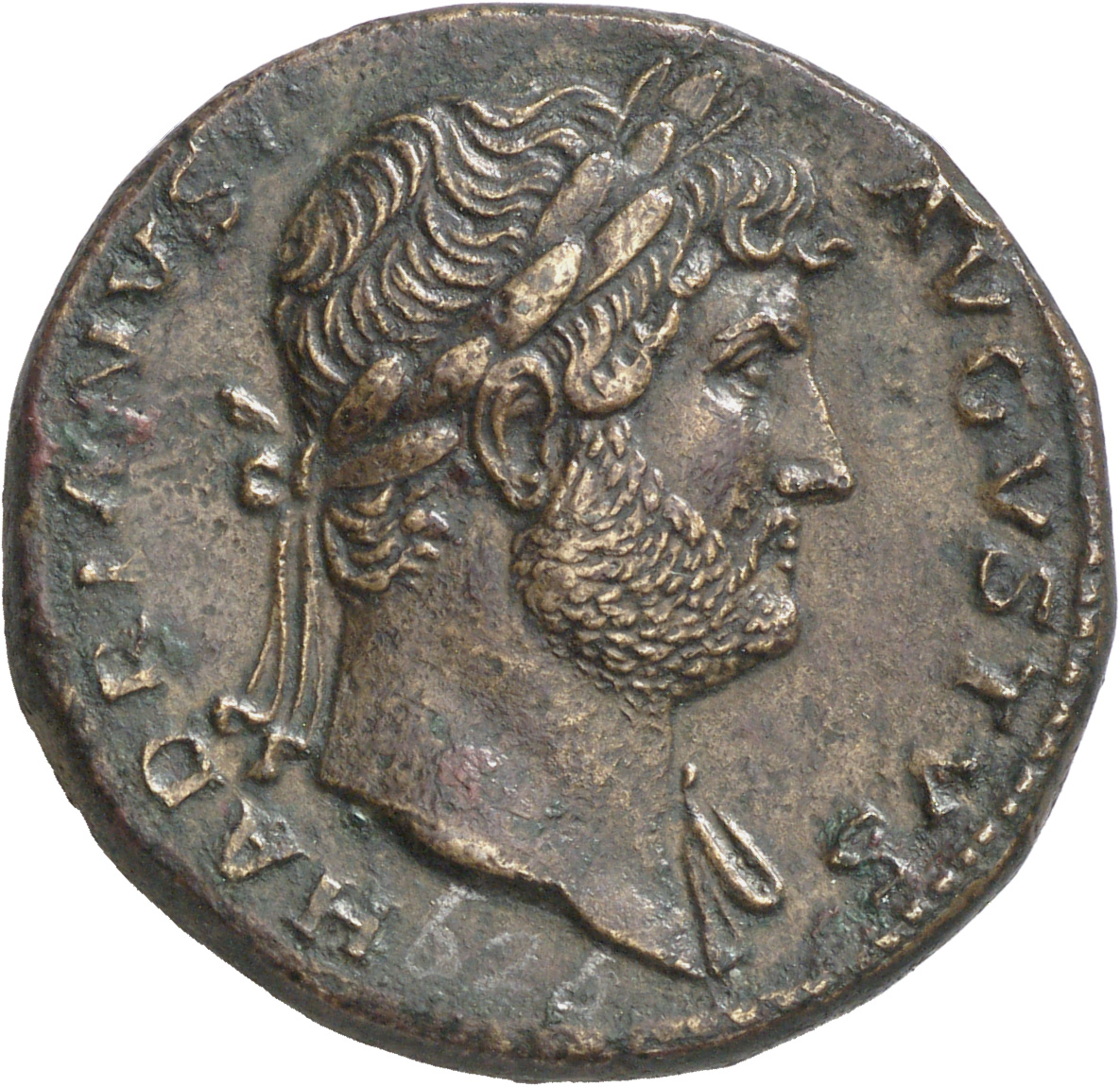 RIC II Hadrian 651 Hadrian obverse, An der l. Schulter drapierte Büste des Hadrianus mit Lorbeerkranz in der Brustansicht ...