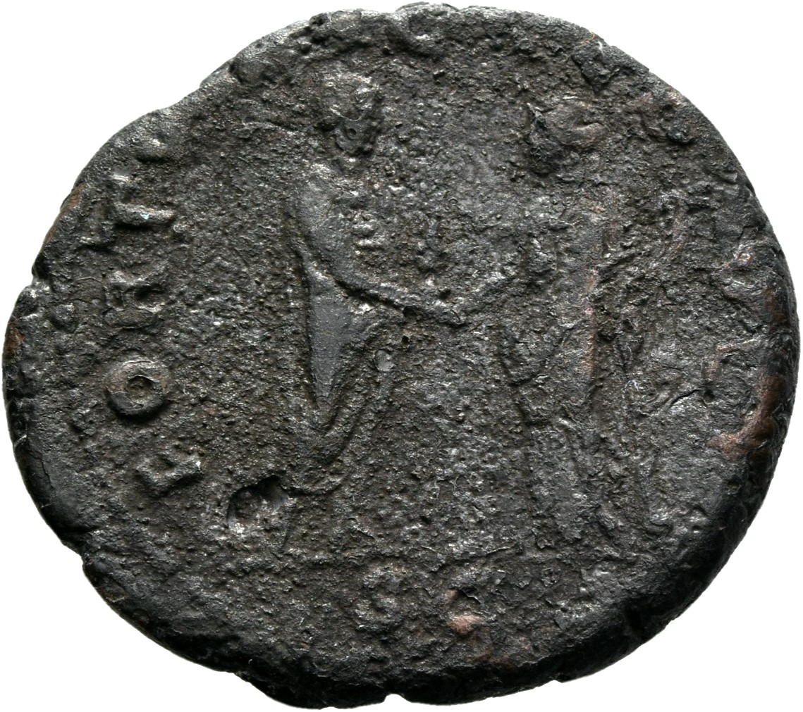 RIC II Hadrian 813d (as) Hadrian reverse, Hadrianus stehend n. r., hält Schriftrolle, mit der Rechten Handschlag mit Fortu...