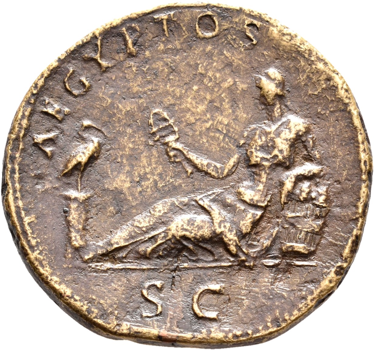 RIC II Hadrian 838f Hadrian reverse, Ägypten liegend n.l., in der r. Hand Rahemenrassel (sistrum) haltend, der l. Arm an e...