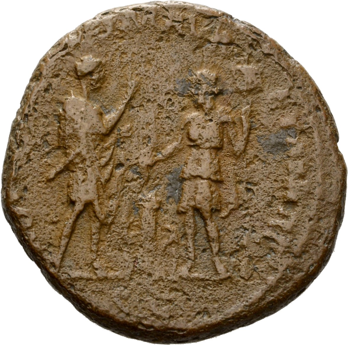 Hadrian reverse — Hadrianus mit Toga steht nach r. Er hebt die r. Hand. Ihm gegenüber Mauretania. Sie opfert über Altar im Zentrum und hält in der l. Hand Feldzeichen (vexillum). Neben dem Altar ein Bulle.