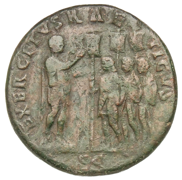 RIC II Hadrian 930f Hadrian reverse, Hadrianus auf einem Podest nach r. stehend, den r. Arm zum Gruß erhoben (adlocutio), ...