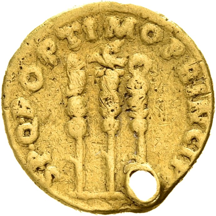 RIC II Trajan 294 (aureus) Trajan reverse, Aquila between vexillum on left and standard on right