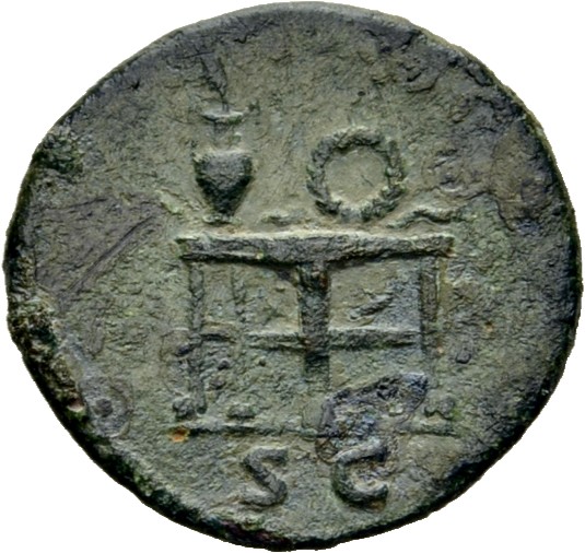 RIC II Trajan 687 Trajan reverse, Table decorated with panels and gryphons bearing a vase with palm left and a wreath right