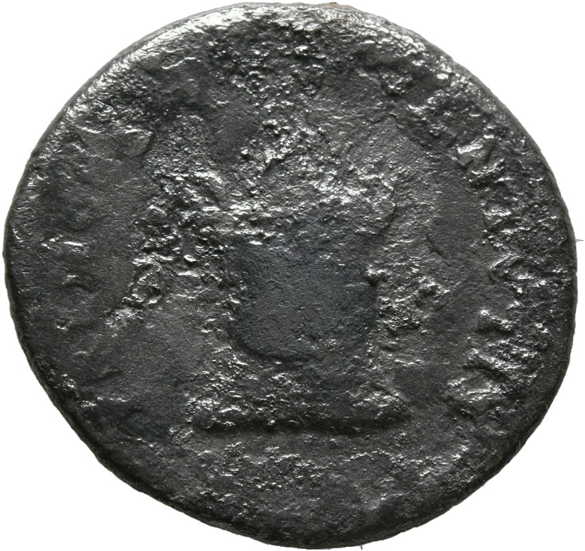 RIC II, Part 1 (second edition) Titus 266 Titus reverse, Altar garlanded and lighted, horns left and right