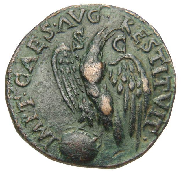 RIC II, Part 1 (second edition) Titus 462 Titus reverse, Eagle standing front on globe, head right, wings spread