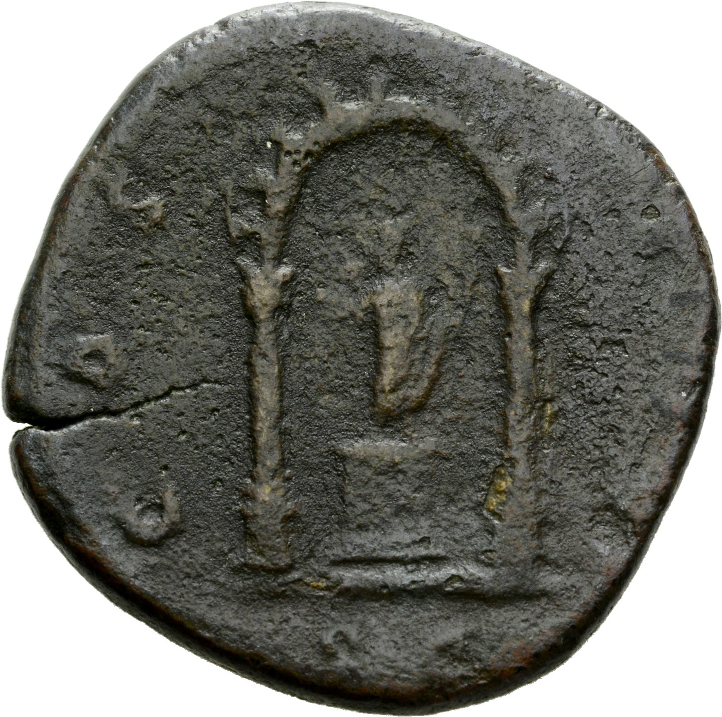 RIC III Antoninus Pius 1029 Antoninus Pius reverse, Figure standing on column in shrine