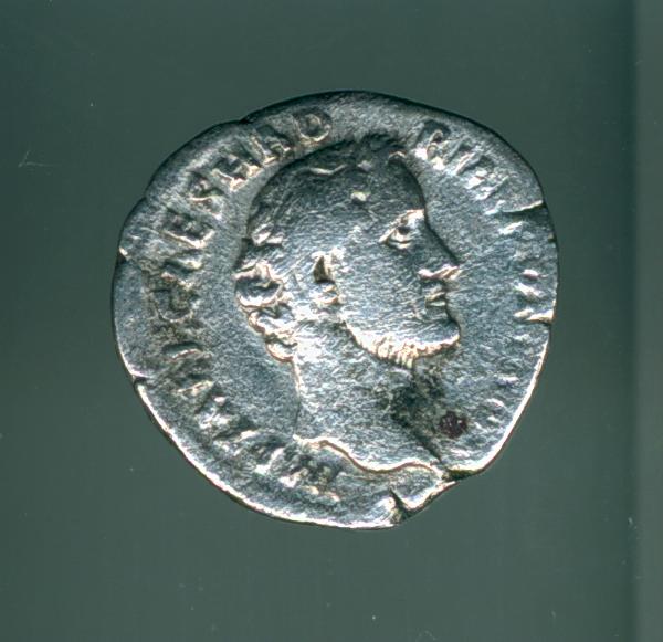 RIC III Commodus 12 Commodus obverse — Head of Commodus, laureate, right