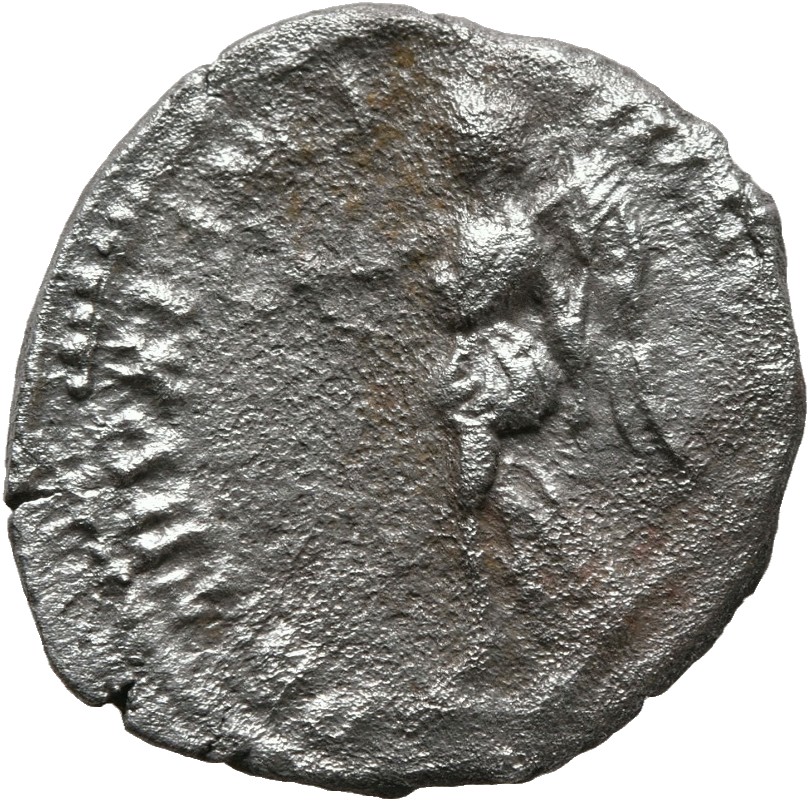 RIC III Commodus 122A Commodus reverse, Victory, winged, draped, advancing left, holding wreath in extended right hand and...
