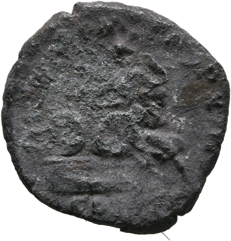 RIC III Commodus 180 Commodus reverse, Victory, winged, draped, advancing left, placing wreath with both hands onto two sh...