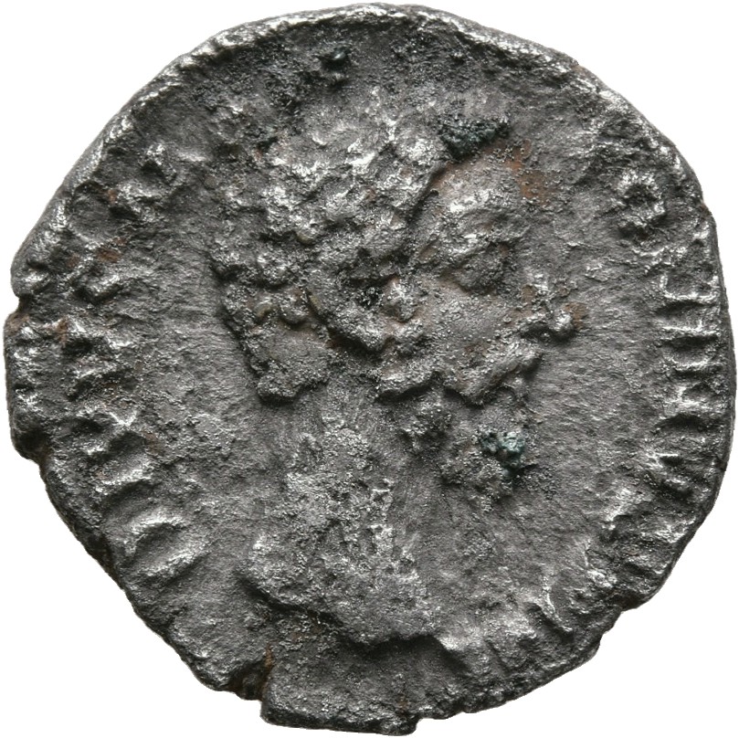 RIC III Commodus 266 Commodus obverse, Head of Divus Marcus Aurelius, bare, right