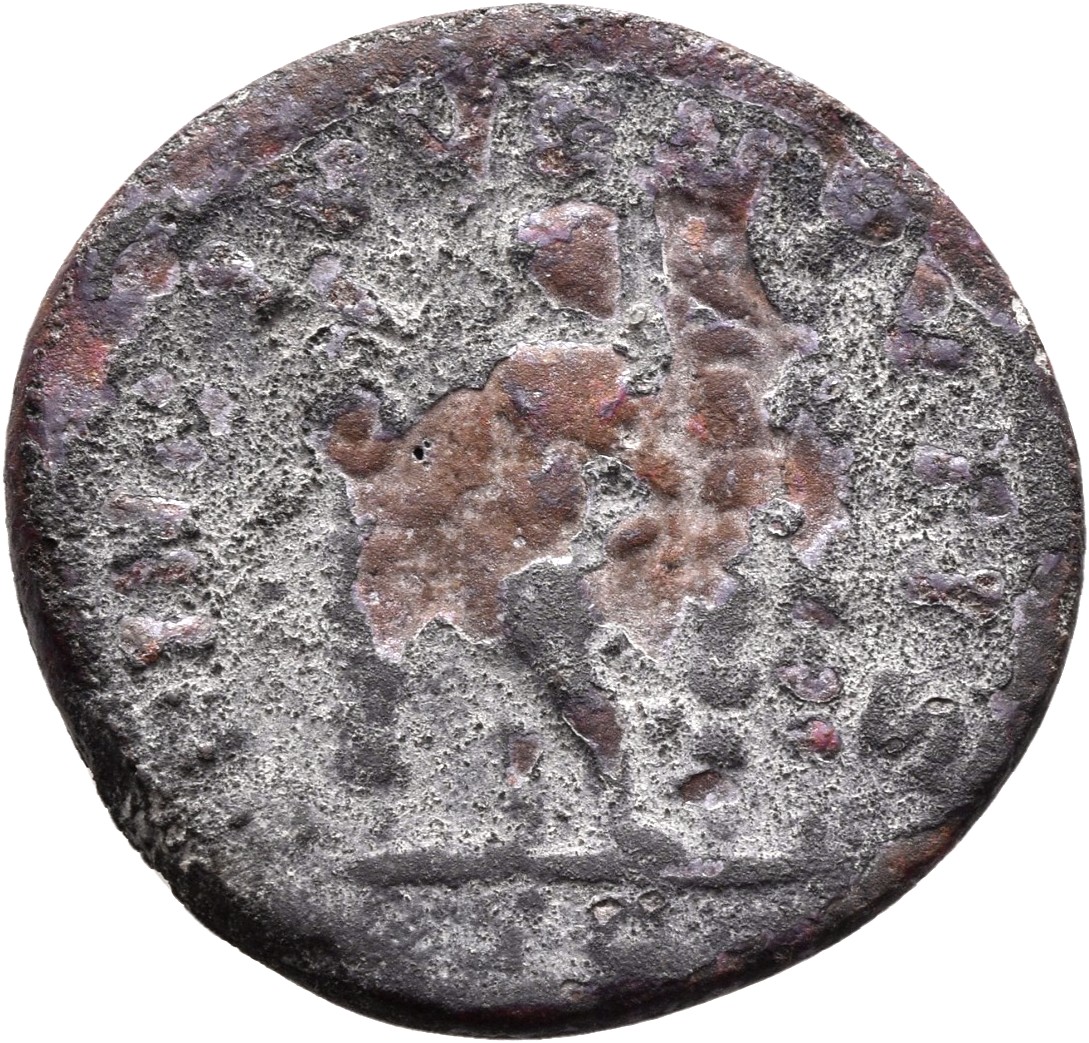 RIC IV Macrinus 212a Diadumenian reverse — Diadumenian, standing front, head right, holding standard in right hand and sce...