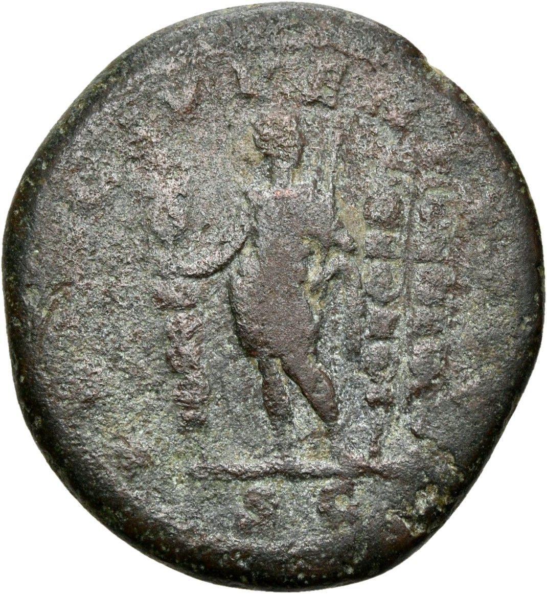 RIC IV Macrinus 212b Diadumenian reverse — Diadumenian, standing front, head right, holding standard in right hand and sce...