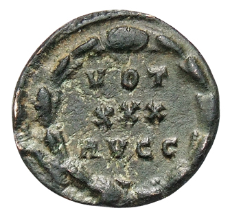 RIC VI Treveri 752 Constantine I reverse, VOT / XXX / AVGG within a wreath