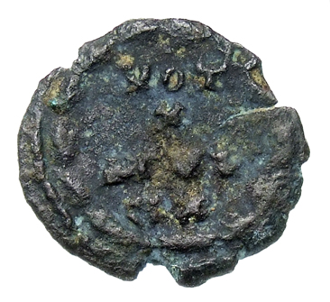RIC VI Treveri 908b Constantine I reverse, VOT / X / MVL / XX within a wreath