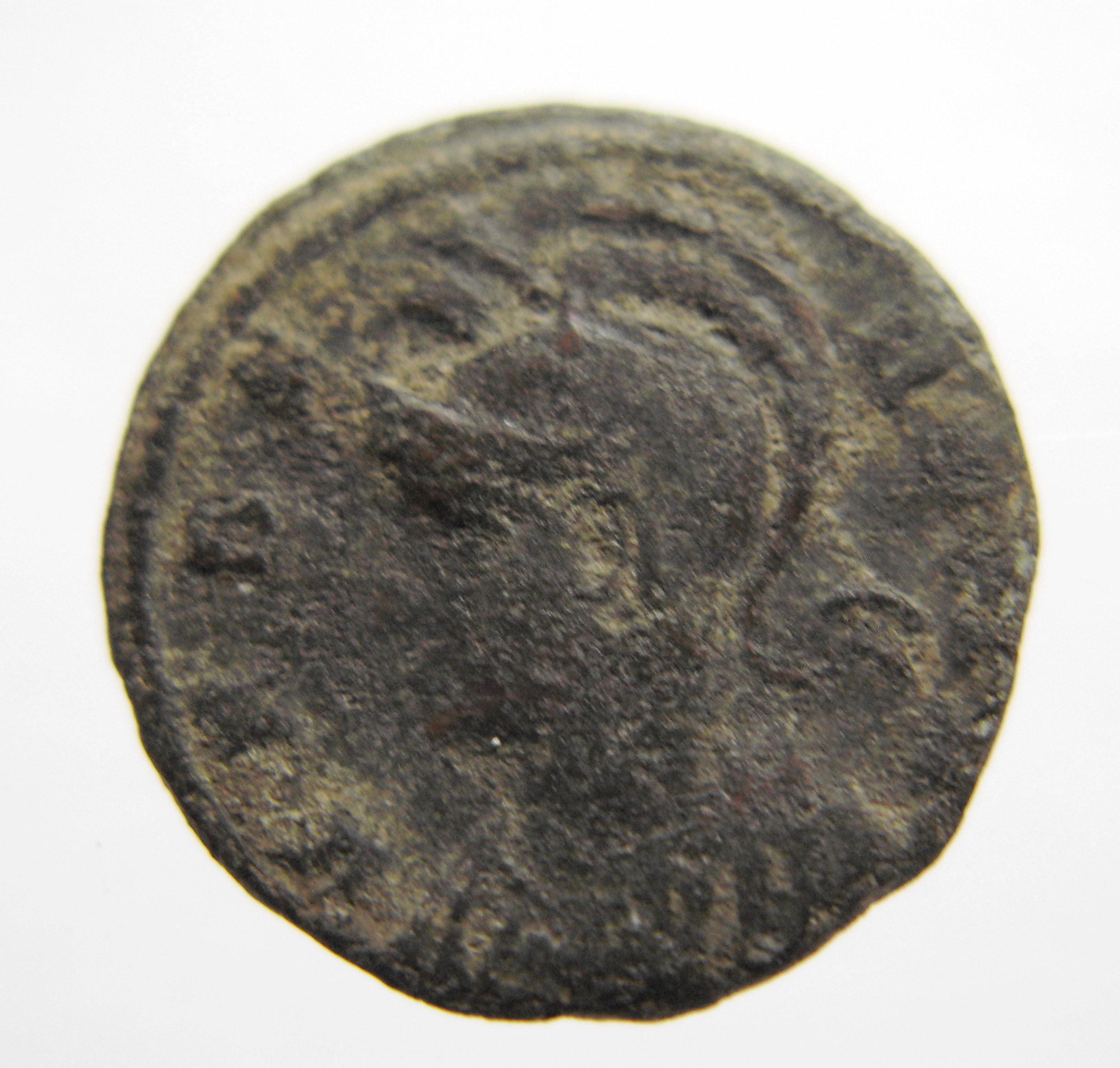 Constantine I obverse — Bust of Roma, helmeted, wearing imperial cloak, left