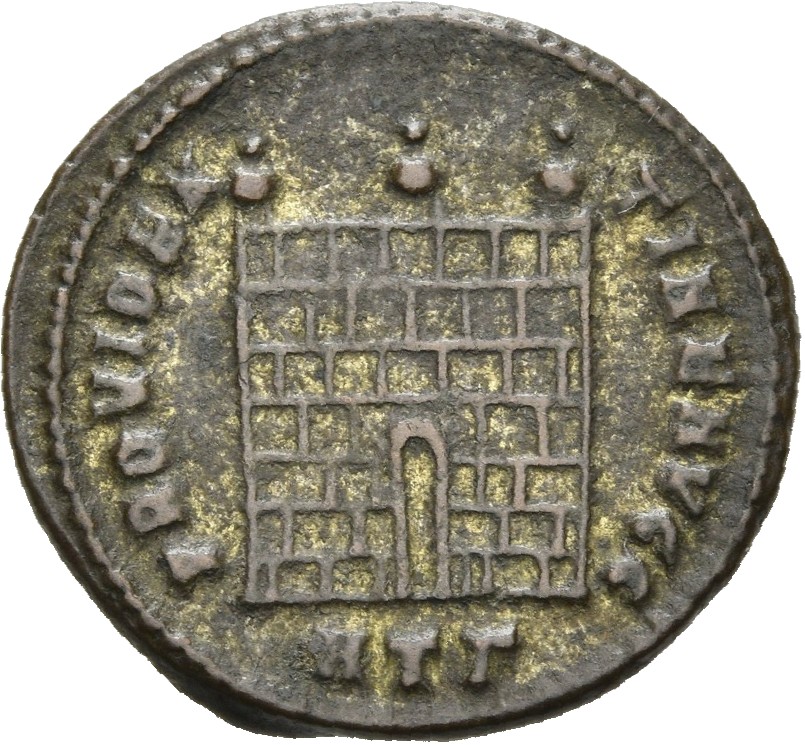 RIC VII Heraclea 15 Licinius reverse, Camp gate with three turrets, without doors, with varying number of stone layers