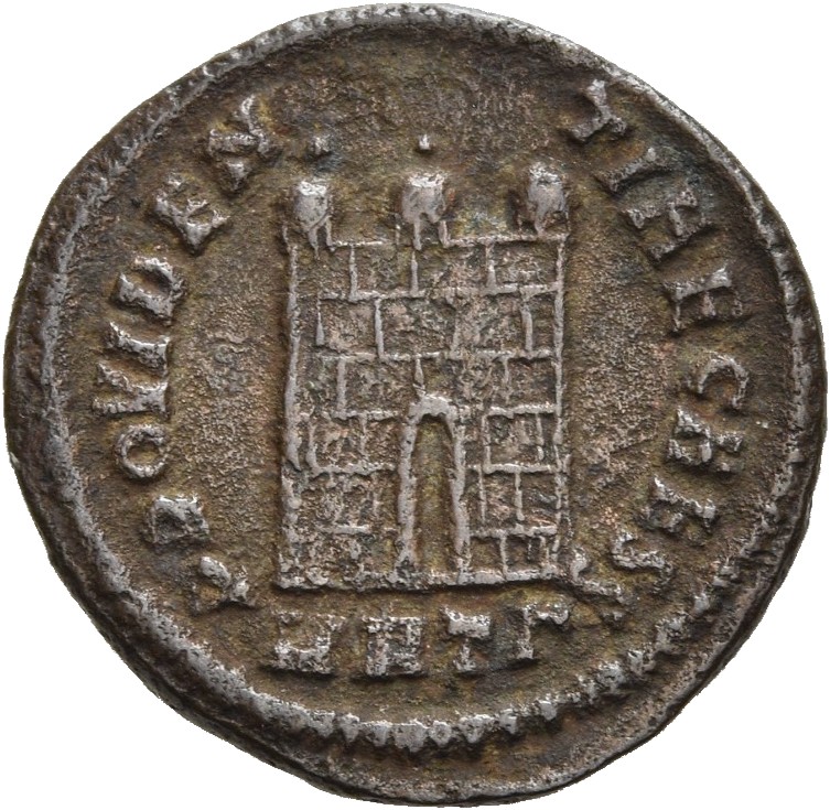 RIC VII Heraclea 40 Licinius reverse, Camp gate with three turrets, without doors, five to seven stone layers