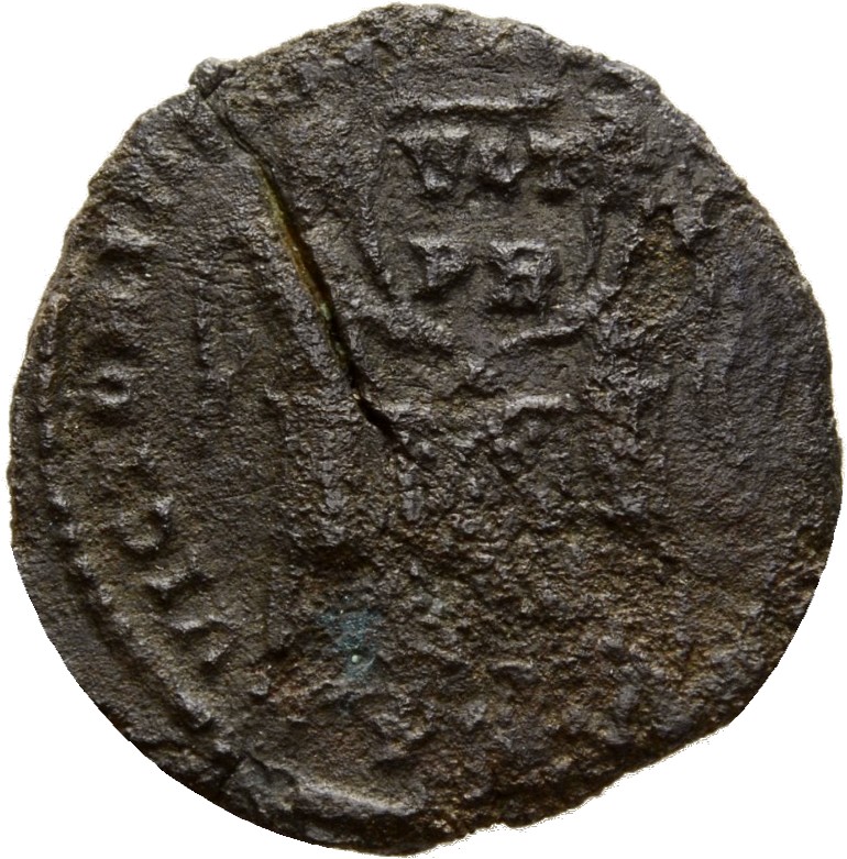 Constantine I reverse — Two Victories, winged, draped, facing each other, holding a shield inscribed VOT/PR supported by an altar