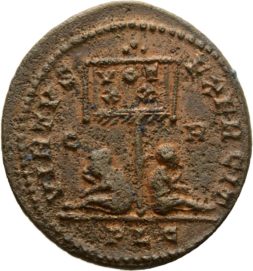 RIC VII Lugdunum 116 Constantine I reverse, Standard inscribed VOT/XX flanked by two seated captives