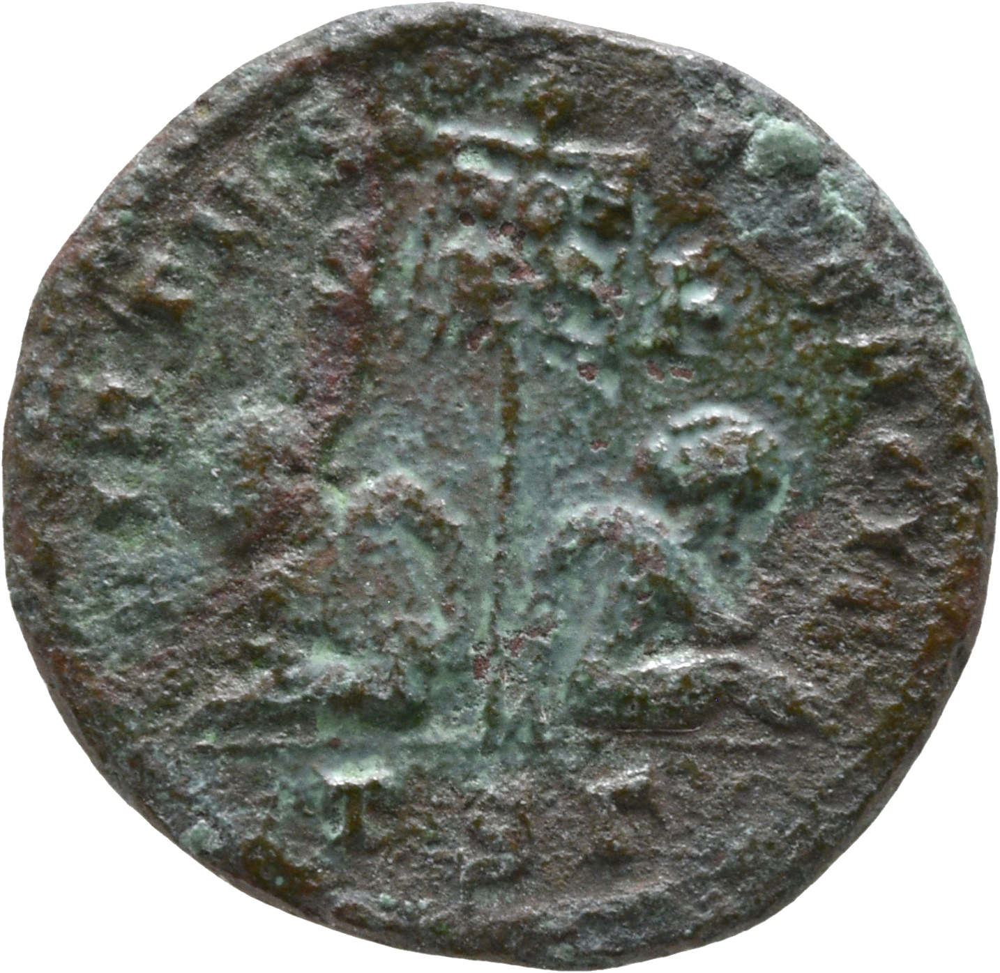 RIC VII Thessalonica 75 Constantine I reverse, Standard inscribed VOT/XX flanked by two seated captives