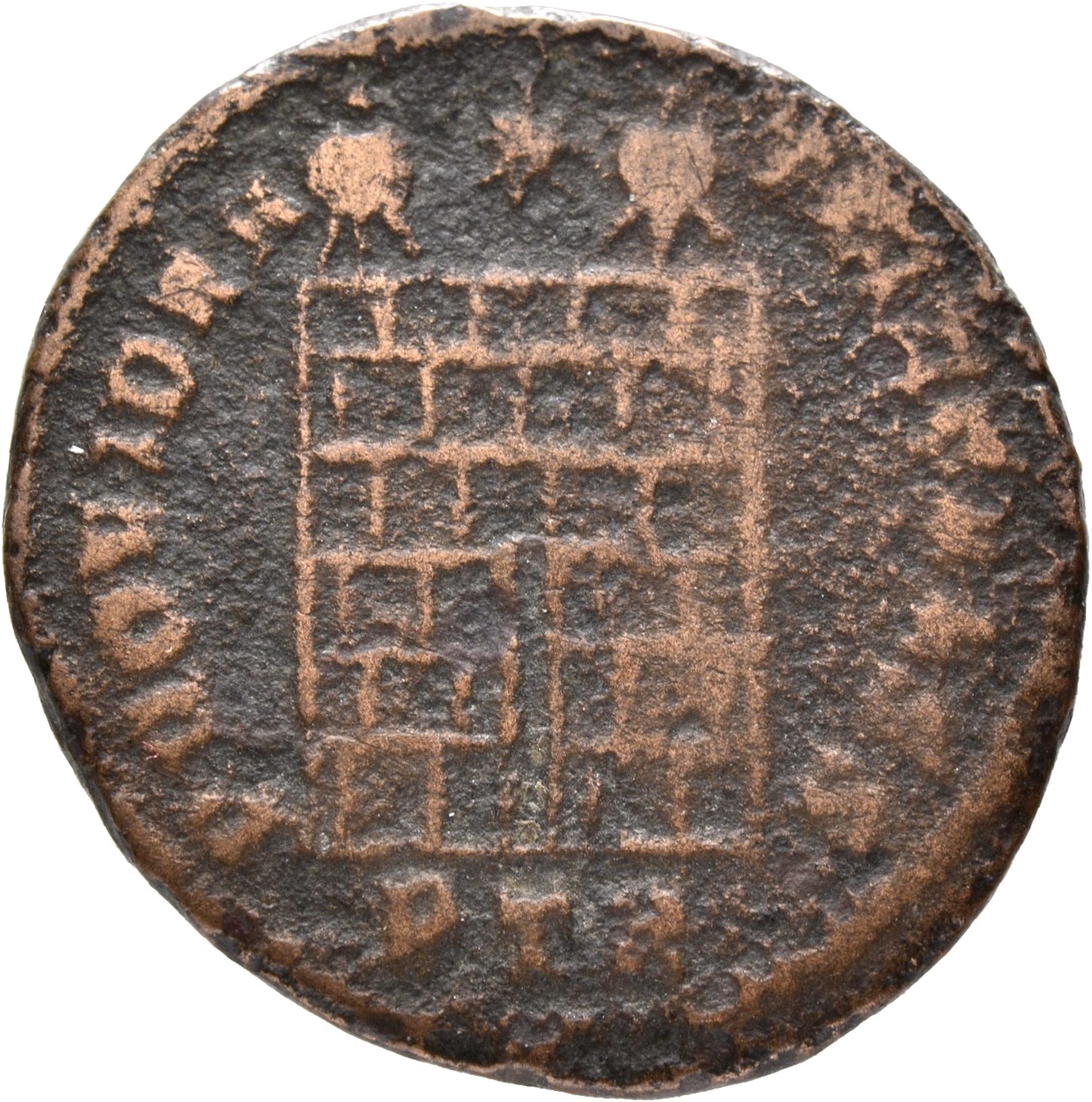RIC VII Treveri 454 Constantine I reverse, Camp gate with two turrets, without doors; star above