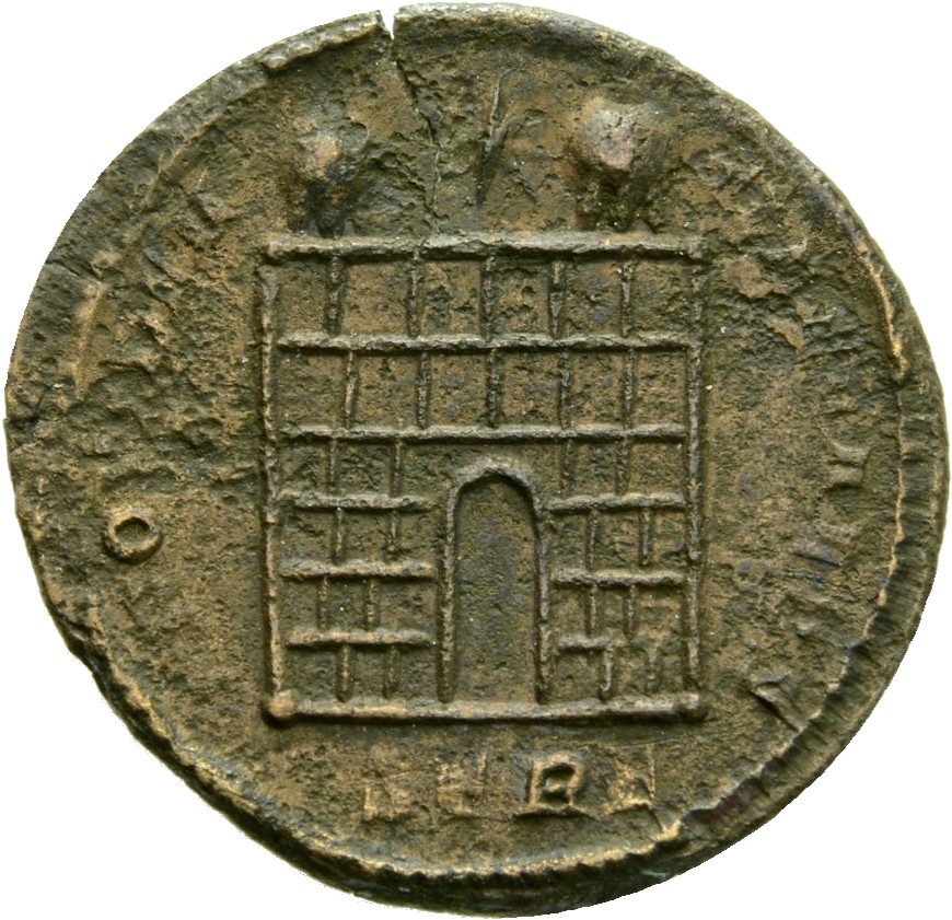 RIC VII Treveri 505 Constantine I reverse, Camp gate with two turrets, without doors; star above