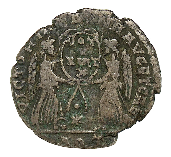 RIC VIII Aquileia 174 Magnentius reverse, Two Victories, winged, draped, facing each other, holding between them a wreath ...