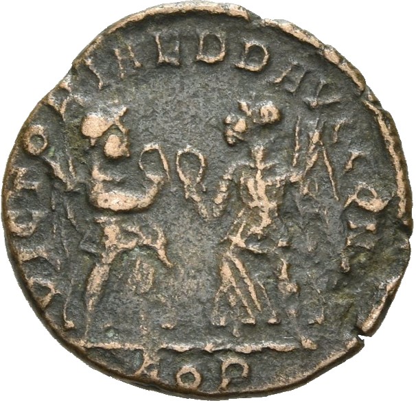 RIC VIII Aquileia 76 Constans reverse, Two Victories, winged, draped, standing facing each other, each holding wreath in r...
