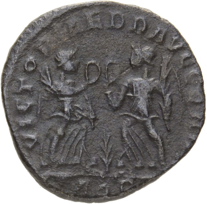 RIC VIII Aquileia 86 Constans reverse, Two Victories, winged, draped, standing facing each other, each holding wreath in r...