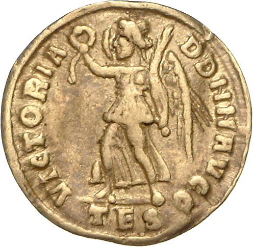 RIC VIII Thessalonica 36 Constantius II reverse, Victory, winged, draped, walking left, holding wreath in right hand and p...