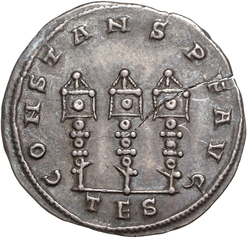 RIC VIII Thessalonica 51 Constantius II reverse, Three standards