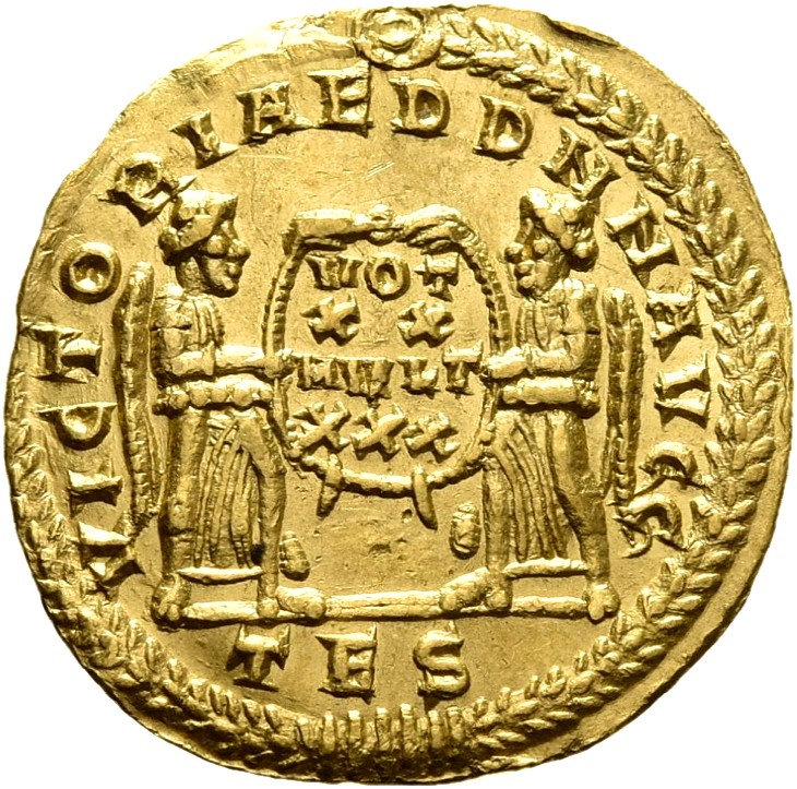 RIC VIII Thessalonica 63 Constantius II reverse, Two Victories, winged, draped, facing each other, holding between them wr...