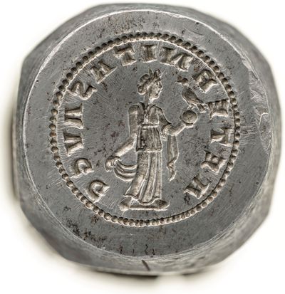 RIC V Tetricus I 206